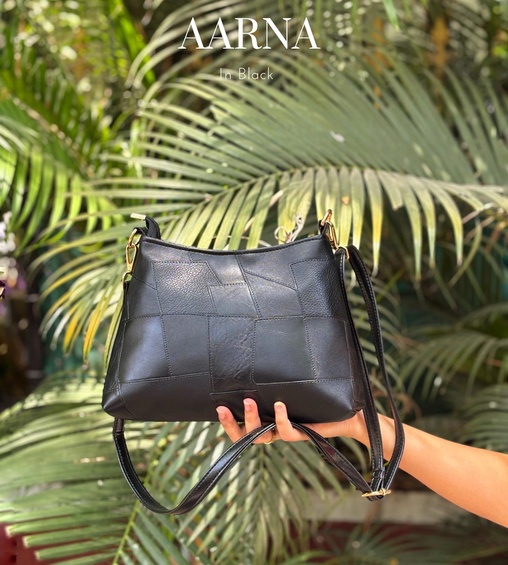 Aarna Sling Black