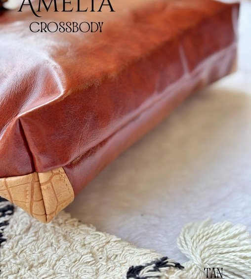 Amelia Crossbody Tan
