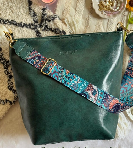 Around Town Crossbody Bottle Green