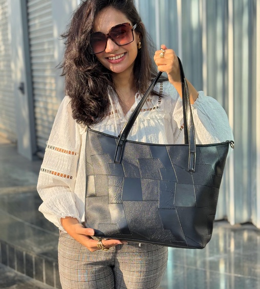 Christie Matte Black