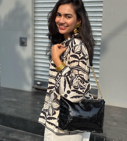 Golden Chain Sling Black