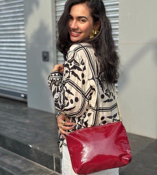 Golden Chain Sling Cherry Red