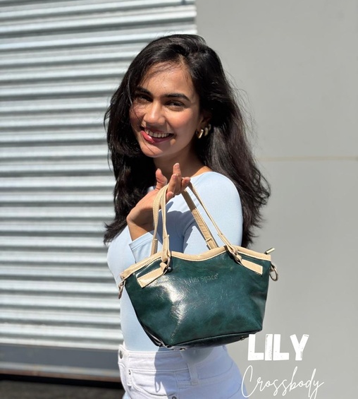 Lily Sling Bottle Green