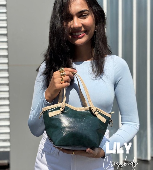 Lily Sling Bottle Green