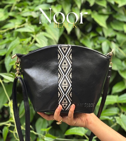 Noor Sling Bag Black