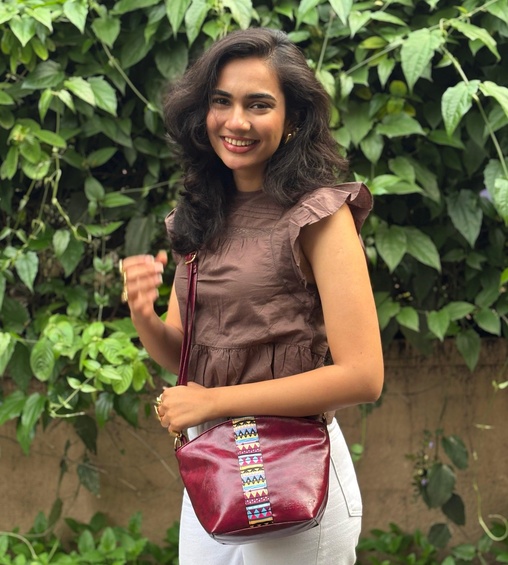 Noor Sling Bag Maroon