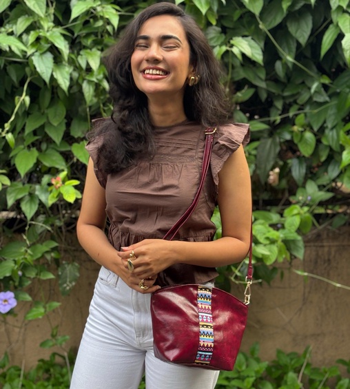 Noor Sling Bag Maroon