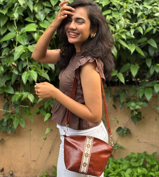 Noor Sling Bag Tan