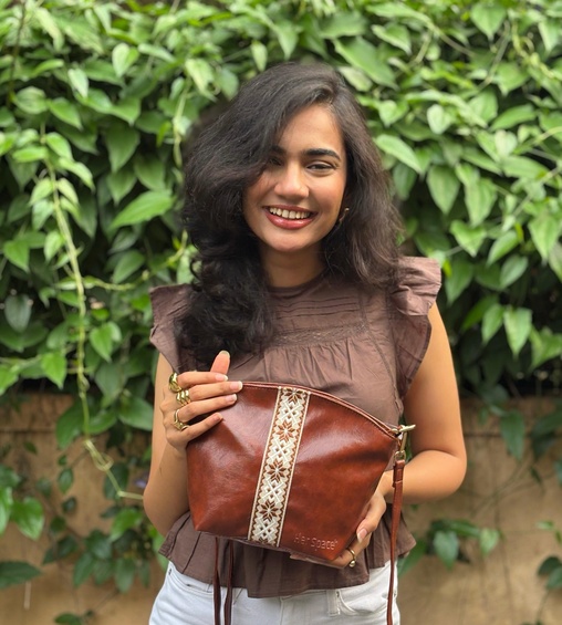 Noor Sling Bag Tan