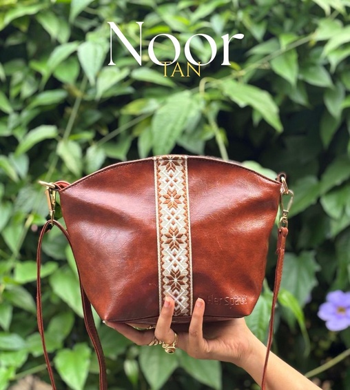 Noor Sling Bag Tan