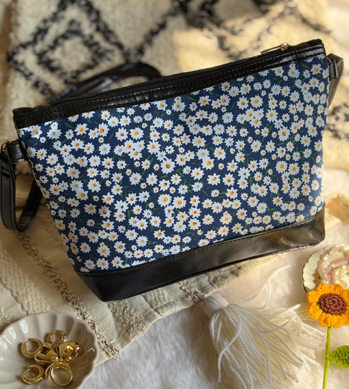 Nova Sling Daisy Black